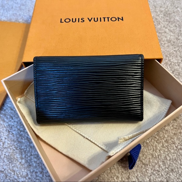 Louis Vuitton 6 KEY HOLDER in Epi Leather - Picture 4 of 9